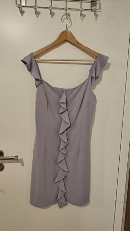 Robe mauve pastel à volants — Élégante et comme neuve!