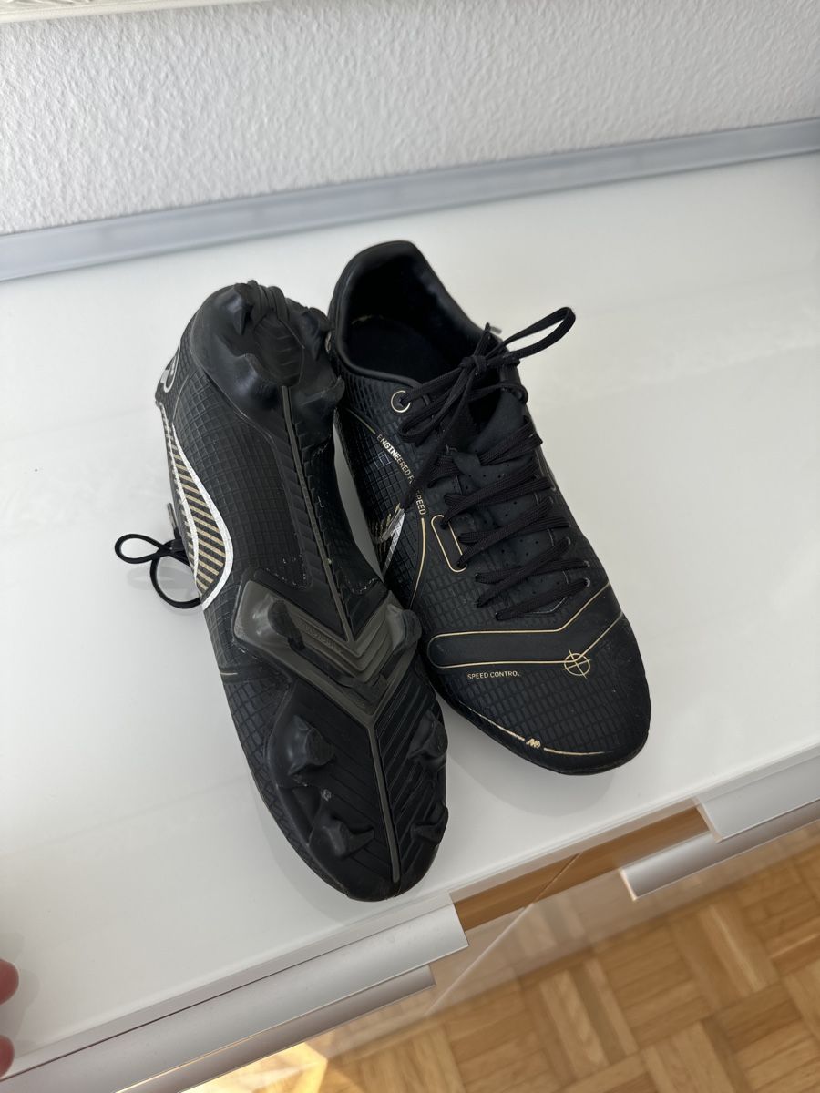Nike Scarpe da uomo: Fussballschuhe Gr.42 – Usato da Volketswil venduto da Sina008 2