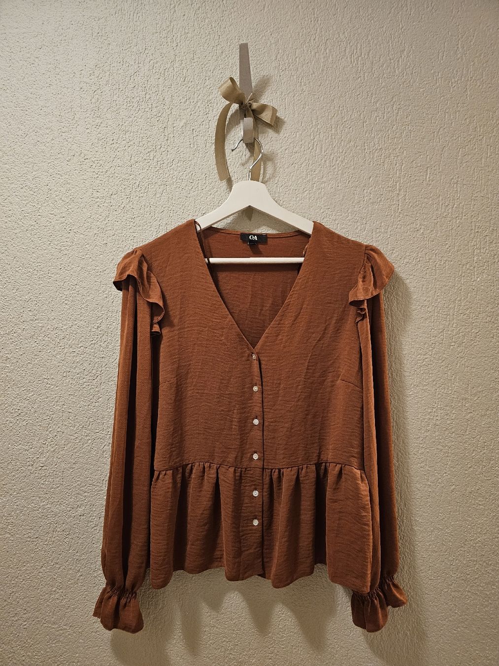 C&A Blusen: C&A Bluse Cognacbraun Gr. 42 mit Rüschen-Details – Neu (gemäss Beschreibung) aus Bern von Oscarella