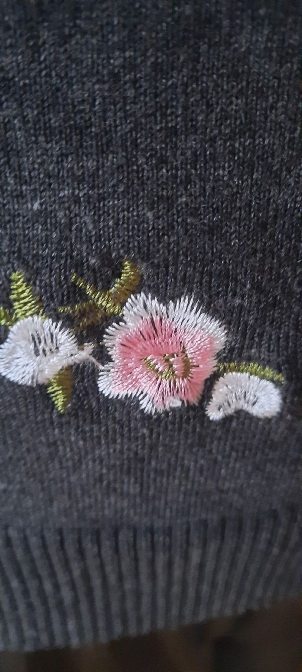 Maglioni & Felpe: Damenpullover, grau, mit Blumenmuster, Grösse S, Top! – Nuovo (secondo la descrizione) da Solothurn venduto da lsc_pf99 2
