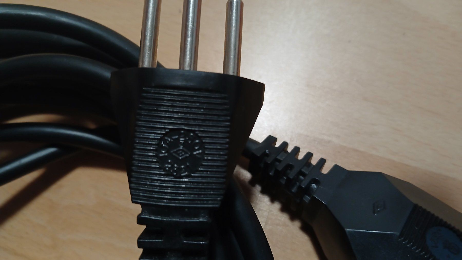 Kabel: Verlängerungskabel 3Fach schwarz 5m – Gebraucht aus hinwil von tho_j6kz 4