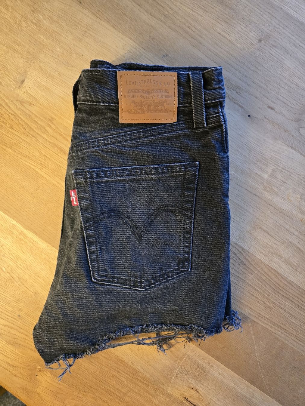 Levi's Jeans: Original Levi's Ribcage denim shorts Black – Neuf (Voir description) à Basel par sof_c7z7 1