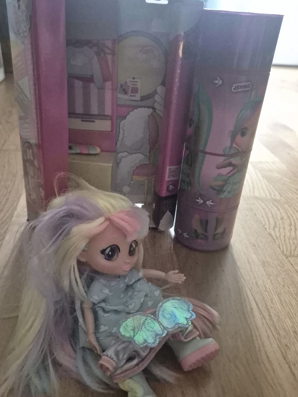 Poupées: BFF – Jenna Set , with Outfit and Container! – D'occasion à Basel par and_zvv7