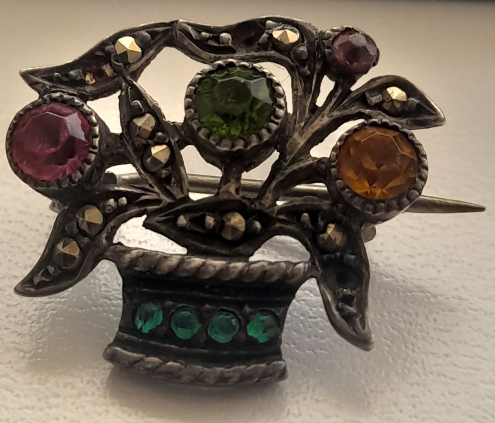 Spille & Fermagli: Broche antique en argent 800 – Difettoso da Lausanne venduto da Glam-Luxe 1