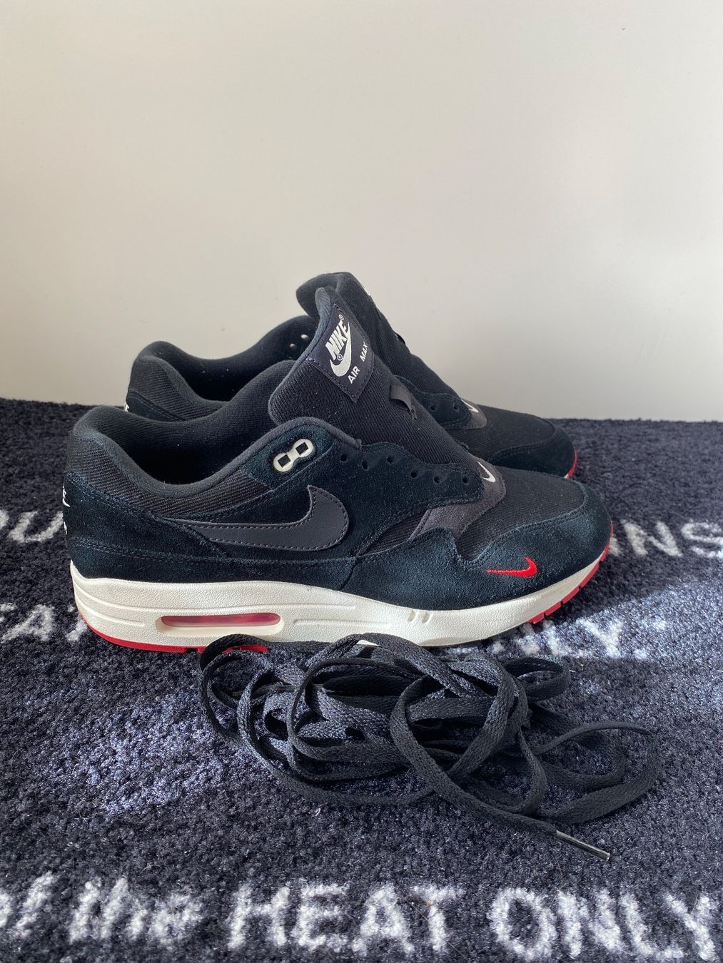 Nike Scarpe da uomo: Nike Air Max 1 mini swoosh bred – Nuovo (secondo la descrizione) da Widnau venduto da Streetclothing