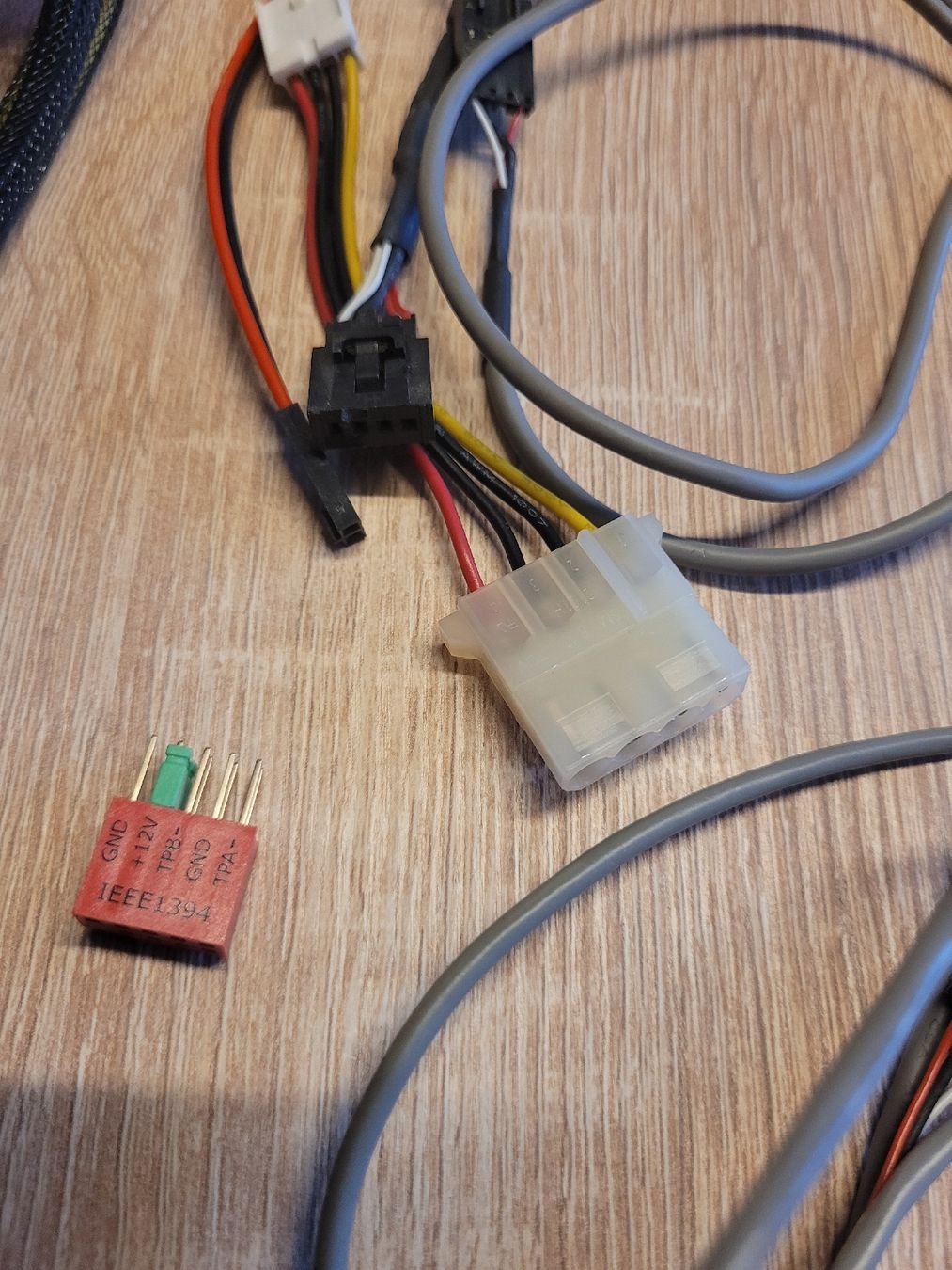 Câbles: Diverse Computerbaukabel, mit Tasche – D'occasion à Uster par 13smiley13 6