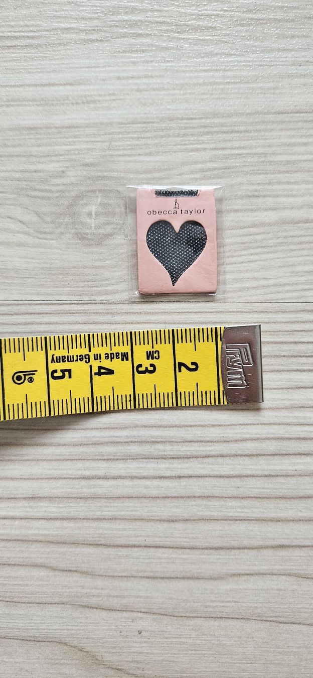 Case e mobili per bambole: miniatur Strumpfhosen verpackt – Usato da Dättwil AG venduto da son_x2fq 2