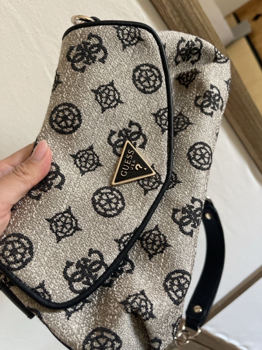Guess Taschen für Damen: Guess Schultertasche – Neu (gemäss Beschreibung) aus Bolligen von yue_9wxw 1
