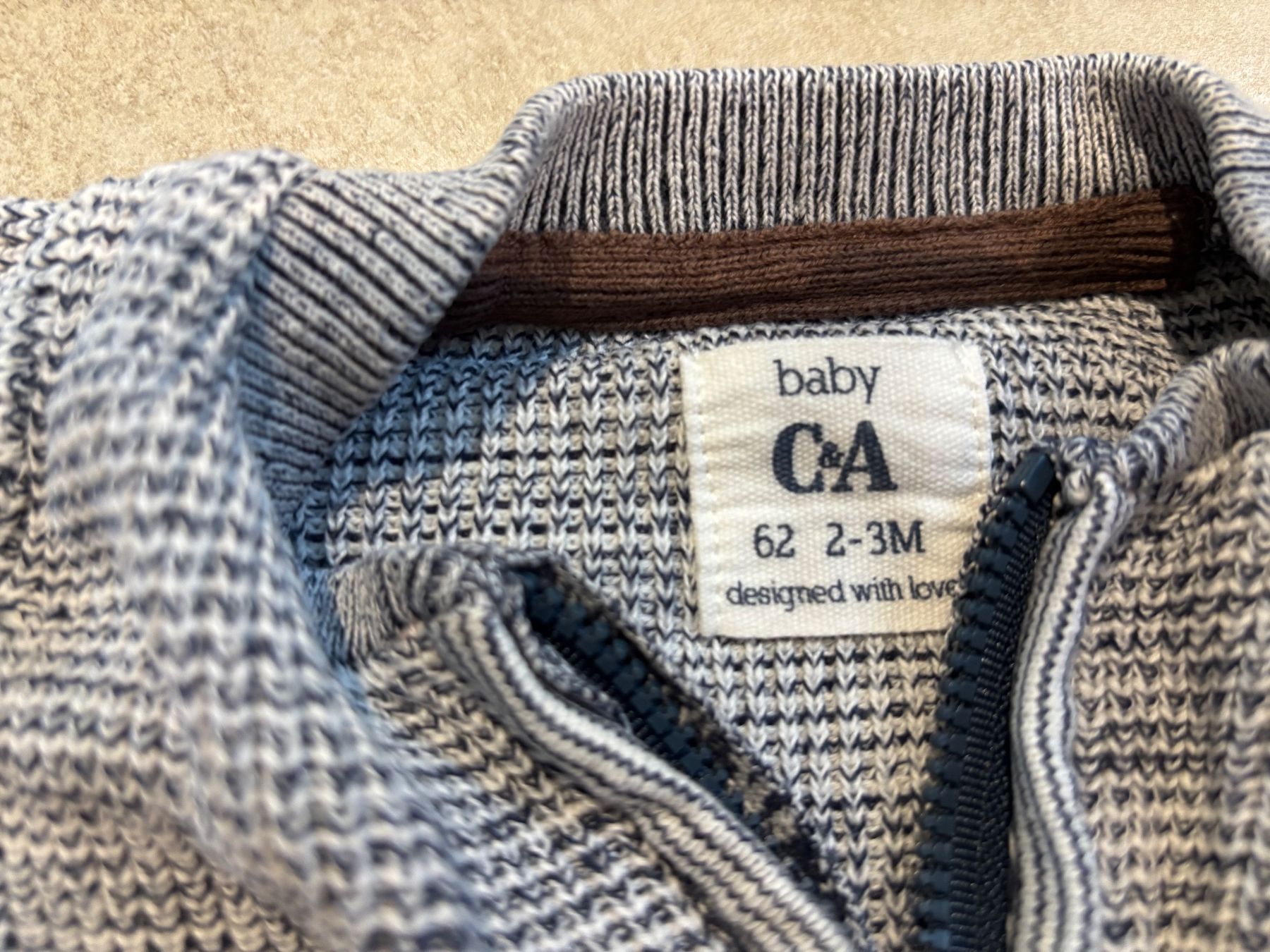 C&A Pullover & Sweatshirts: Jacquette et pull bébé – Gebraucht aus Bressaucourt von Lamu 1