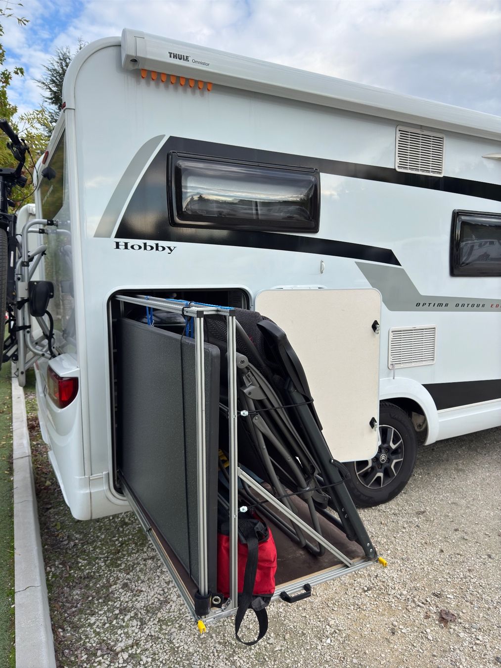 Hobby Veicoli da campeggio: Hobby Optima OnTour Edition mit vielen Extras – Usato da Bürglen UR venduto da PRINTCORE 2