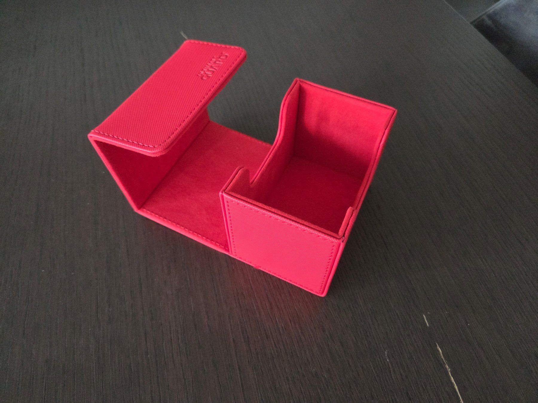 Carte collezionabili: Ultimate Guard Kartenbox XenoSkin Sidewinder Monocolor Rot – Usato da Kloten venduto da RedeyeCH 1