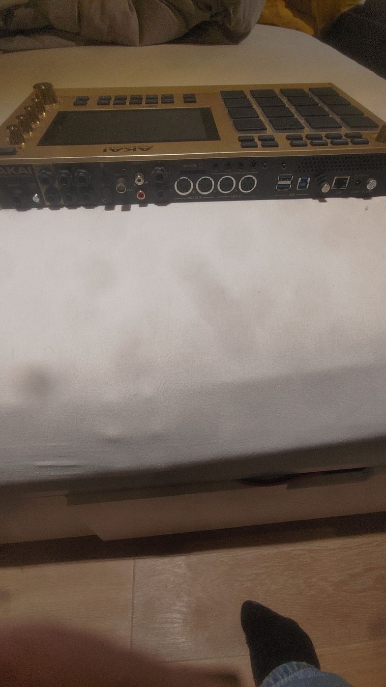 Akai Strumenti musicali: AKAI PROFESSIONAL MPC LIVE II – Nuovo (secondo la descrizione) da Nussbaumen AG venduto da 3D_Printing 1