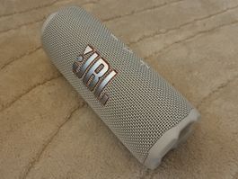 JBL Flip 7 | Bluetooth Lautsprecher | Weiss