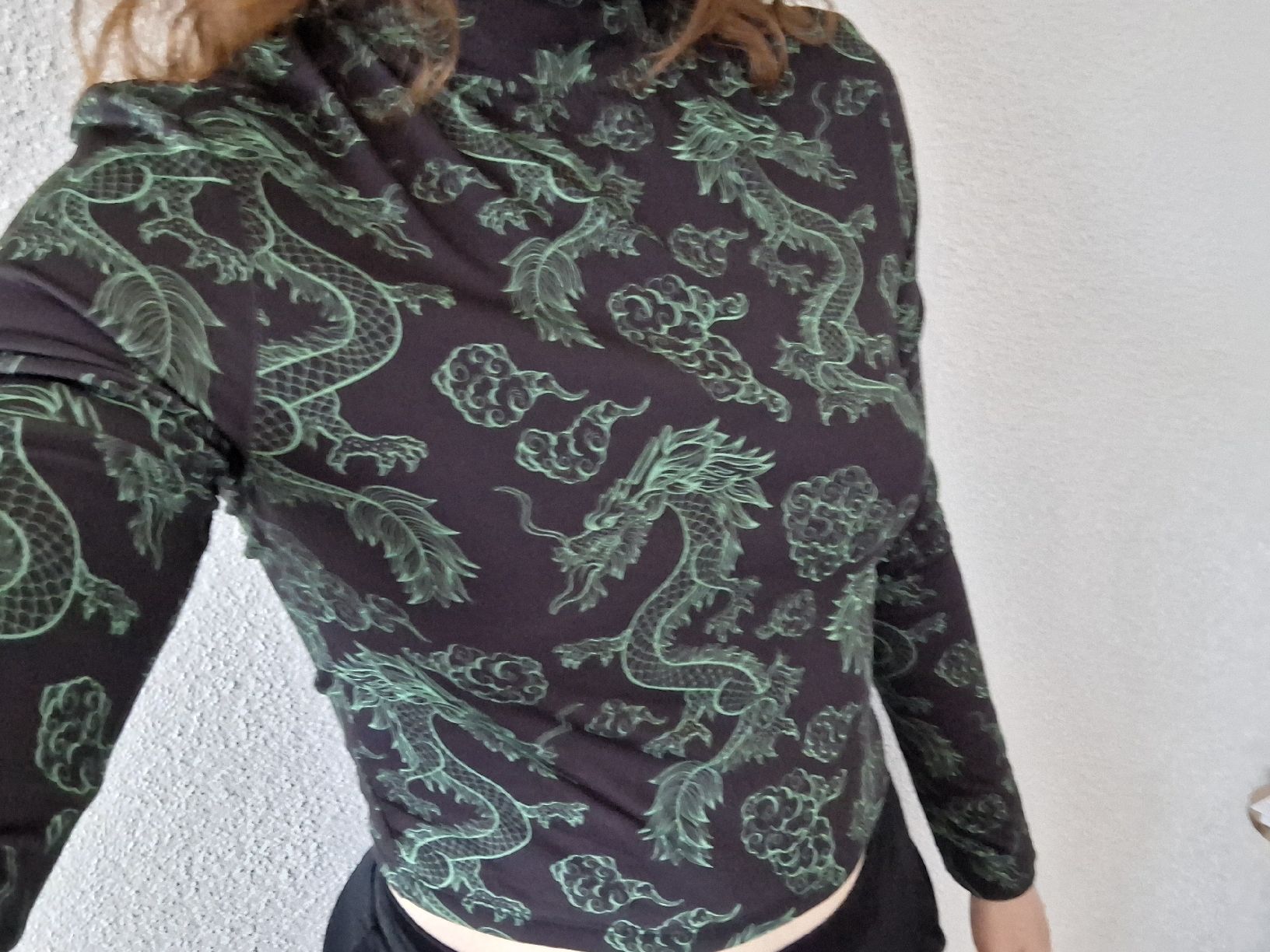 Tops: Haut dragon noir et vert – Gebraucht aus Ecublens FR von kla_th5j 2