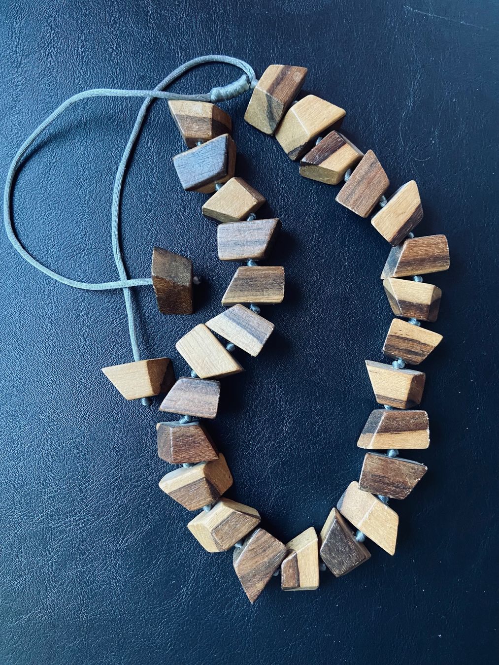 Catenine: Aparte Holz Halskette – Nuovo (secondo la descrizione) da Zuerich venduto da Perlen-Decor 1