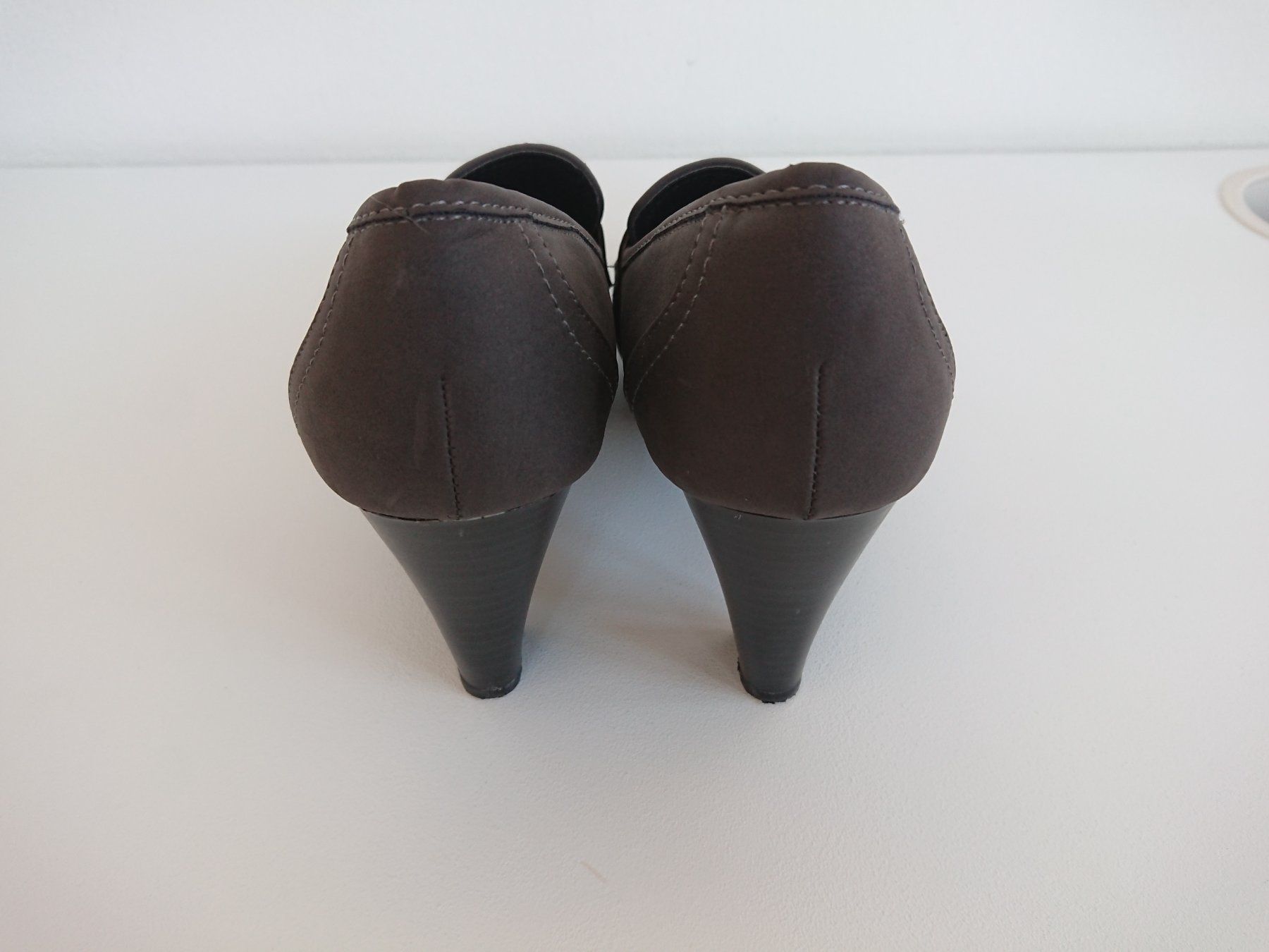 Scarpe da donna: Damen Pumps Gr. 37 Calando Braun Grau – Usato da Hallau venduto da CHACLA 4