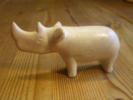 hübsches Nashorn aus Stein, Handarbeit