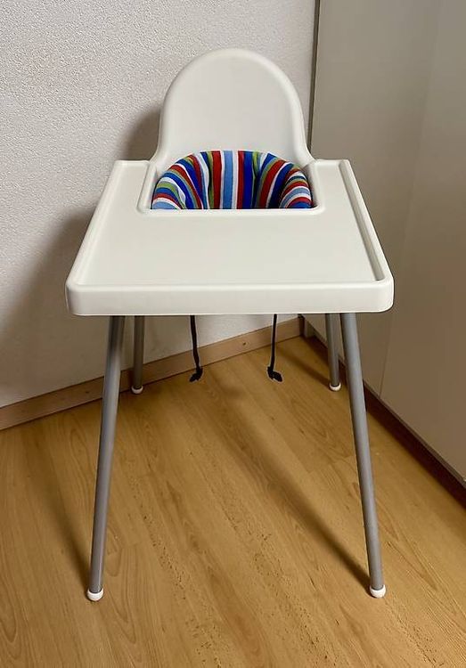 Kinderhochstuhl mit Tablett und Kissen  1
