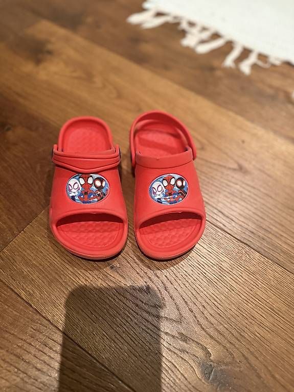 Scarpe per ragazzi: Schuhe 21 bis 25 – Usato da Siebnen venduto da VenditaIre