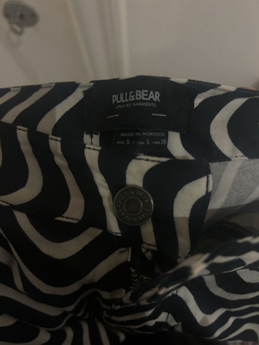 Pull&Bear Pantaloni: Pantalon Pull&Bear à motifs vagues, taille S comme neuf! – Nuovo (secondo la descrizione) da Vesenaz venduto da emi_videsonarmoire 3
