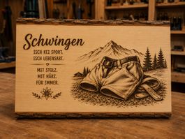 Rustikales Holzbild «Schwingen» – 30 × 40 cm