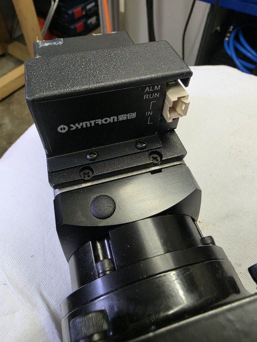 Motoren: SYNTRON Servomotor 200W mit Getriebe – Gebraucht aus Nussbaumen AG von Martinfal 2