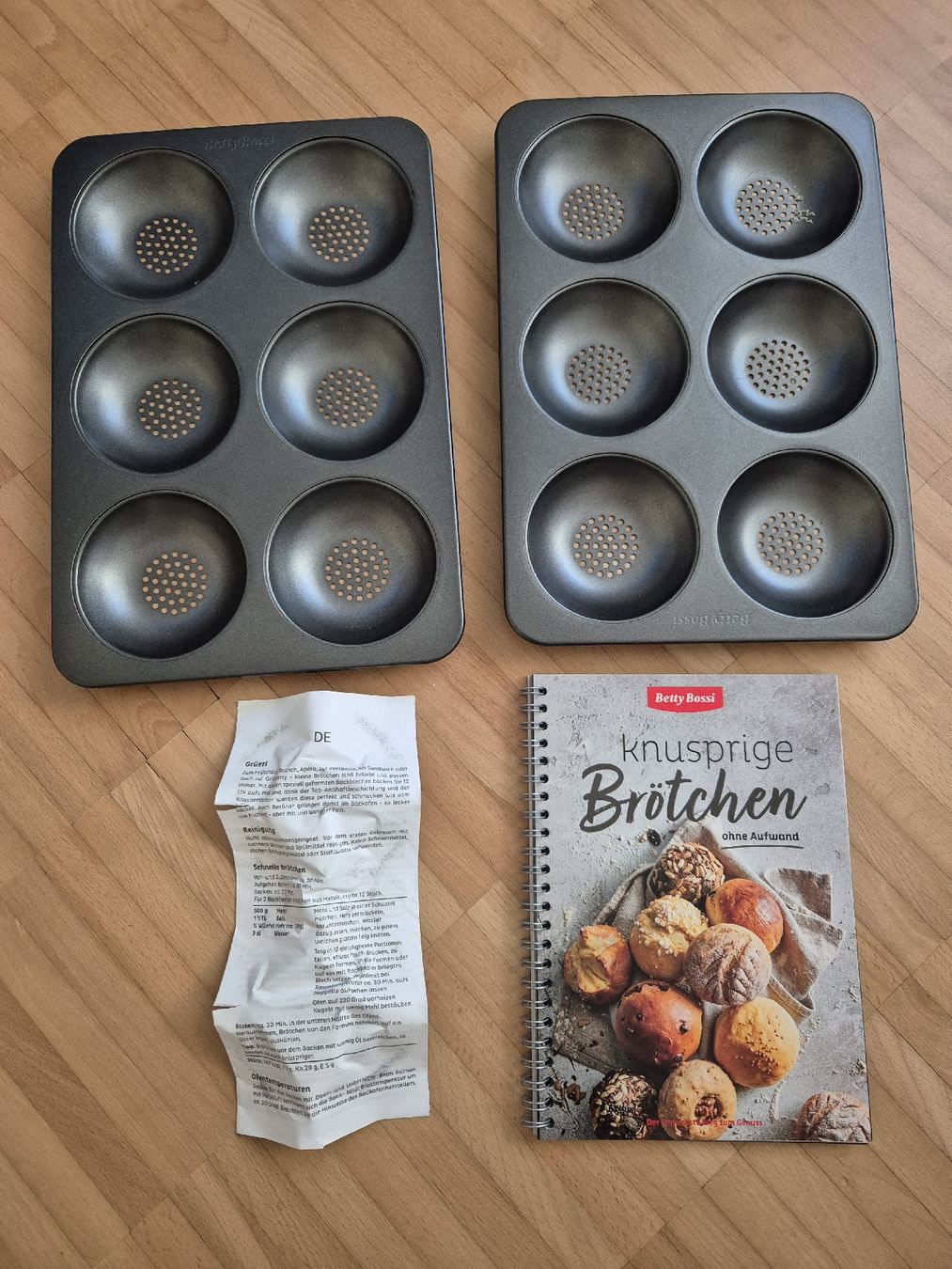 Betty Bossi Teglie da forno: Betty Bossi Knusprige Brötchen Backbuch & 2 Backformen – Usato da Bern venduto da grisu_79