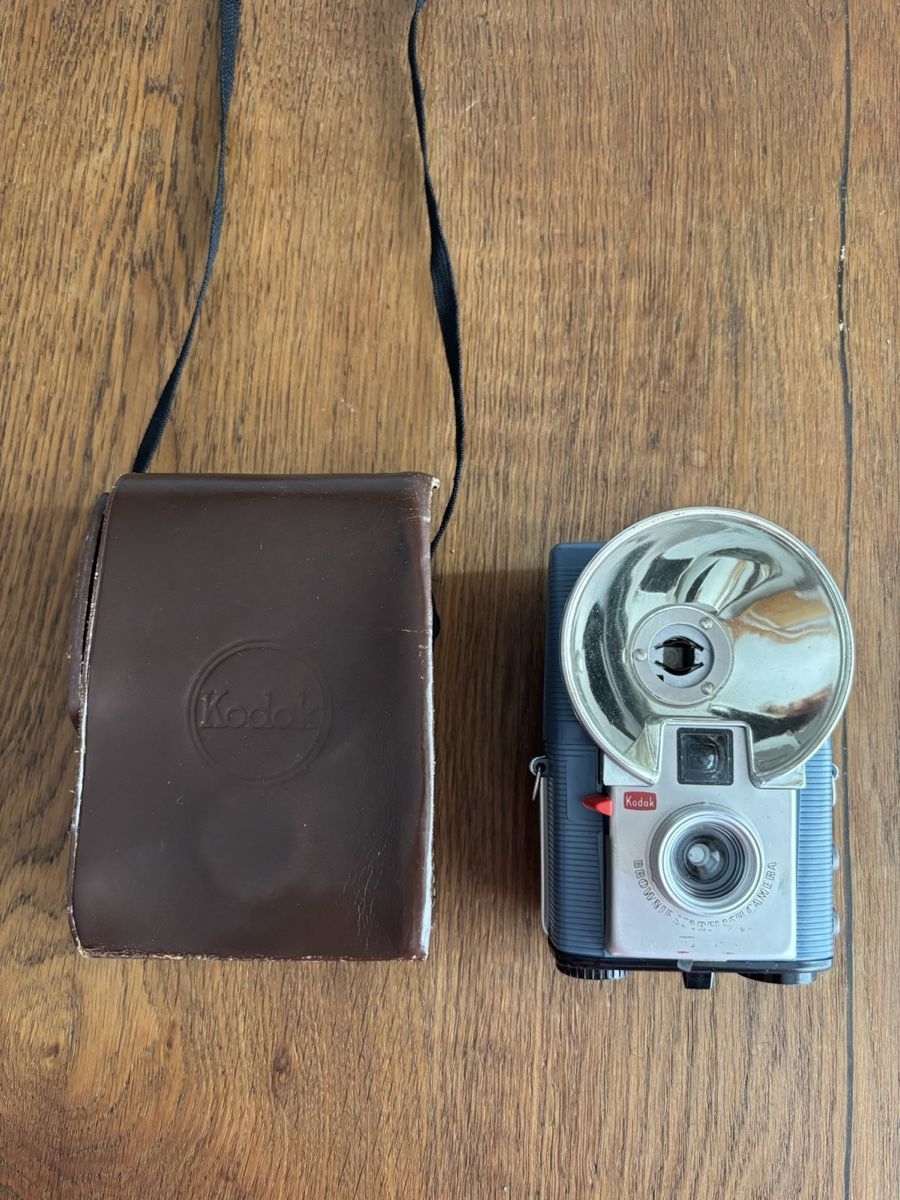 Kodak Fotocamera: Camera Kodak Brownie Starflash – Difettoso da Villeneuve VD venduto da sim_q5hp 1