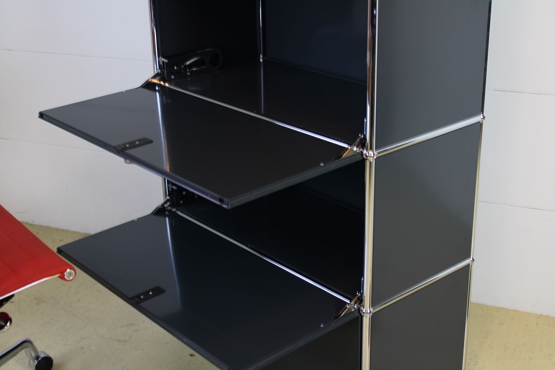 USM Kommoden: USM Highboard und Schreibtisch in Anthrazitgrau – Gebraucht aus Meinisberg von atelier_TILIJA 4