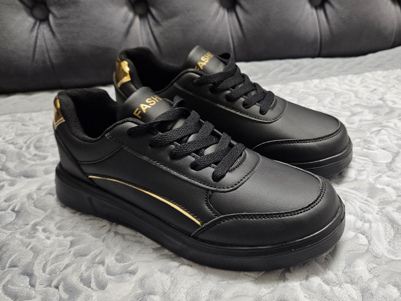 Scarpe da donna: Schöne Damen Sneaker Gr. 39 Neu – Nuovo e nell'imballaggio originale da Kreuzlingen venduto da RahMal 1