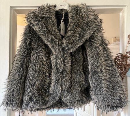 VESTE EN FOURRURE ÉCOLOGIQUE ! M