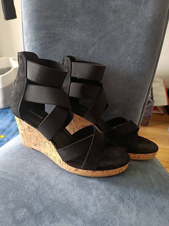 Scarpe da donna: Ungetragene absatzschuhe  – Usato da Altstätten SG venduto da sin_2ml6
