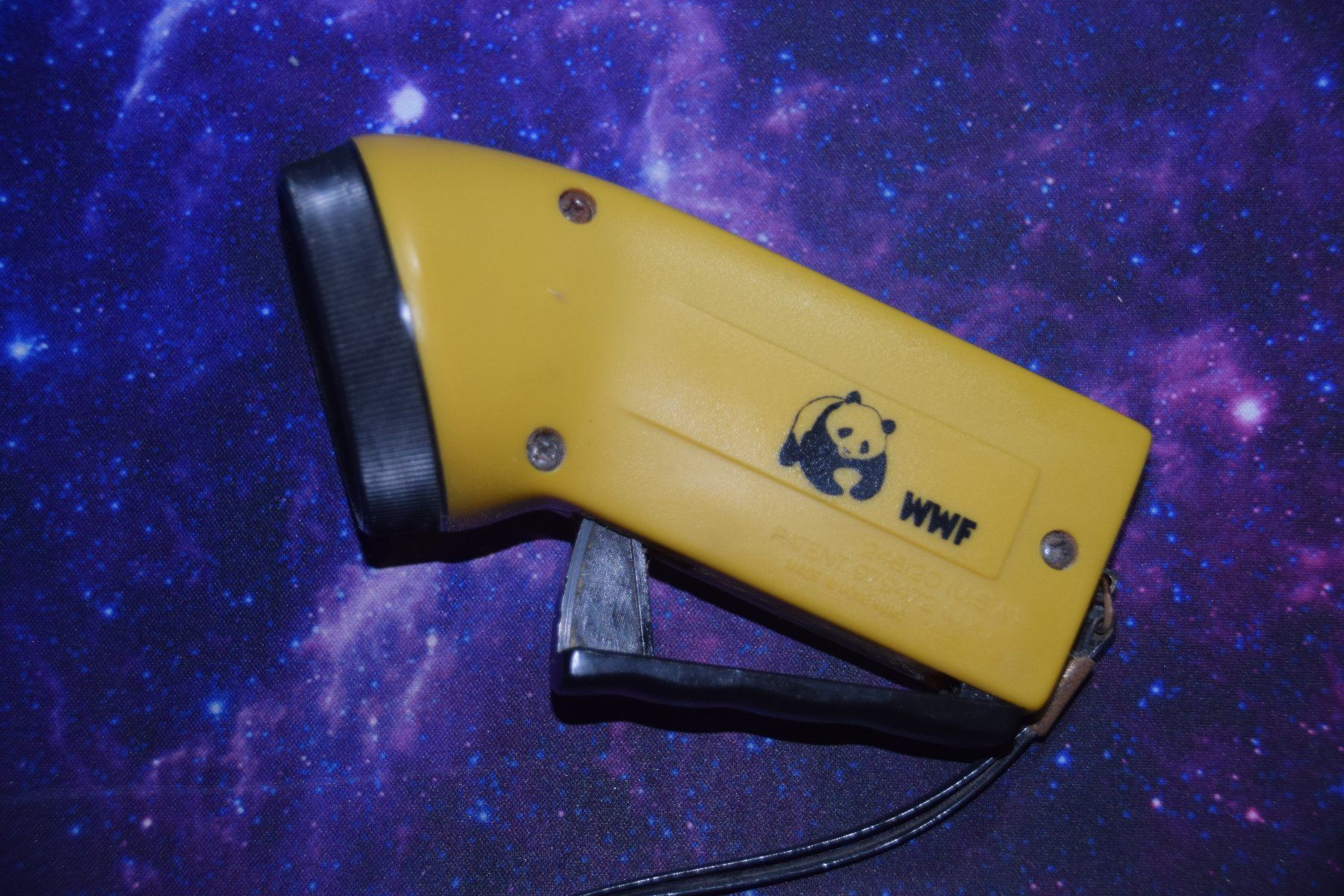 Lampen: WWF Dynamo-Taschenlampe mit Panda Logo – Gebraucht aus Rüti ZH von Mei996