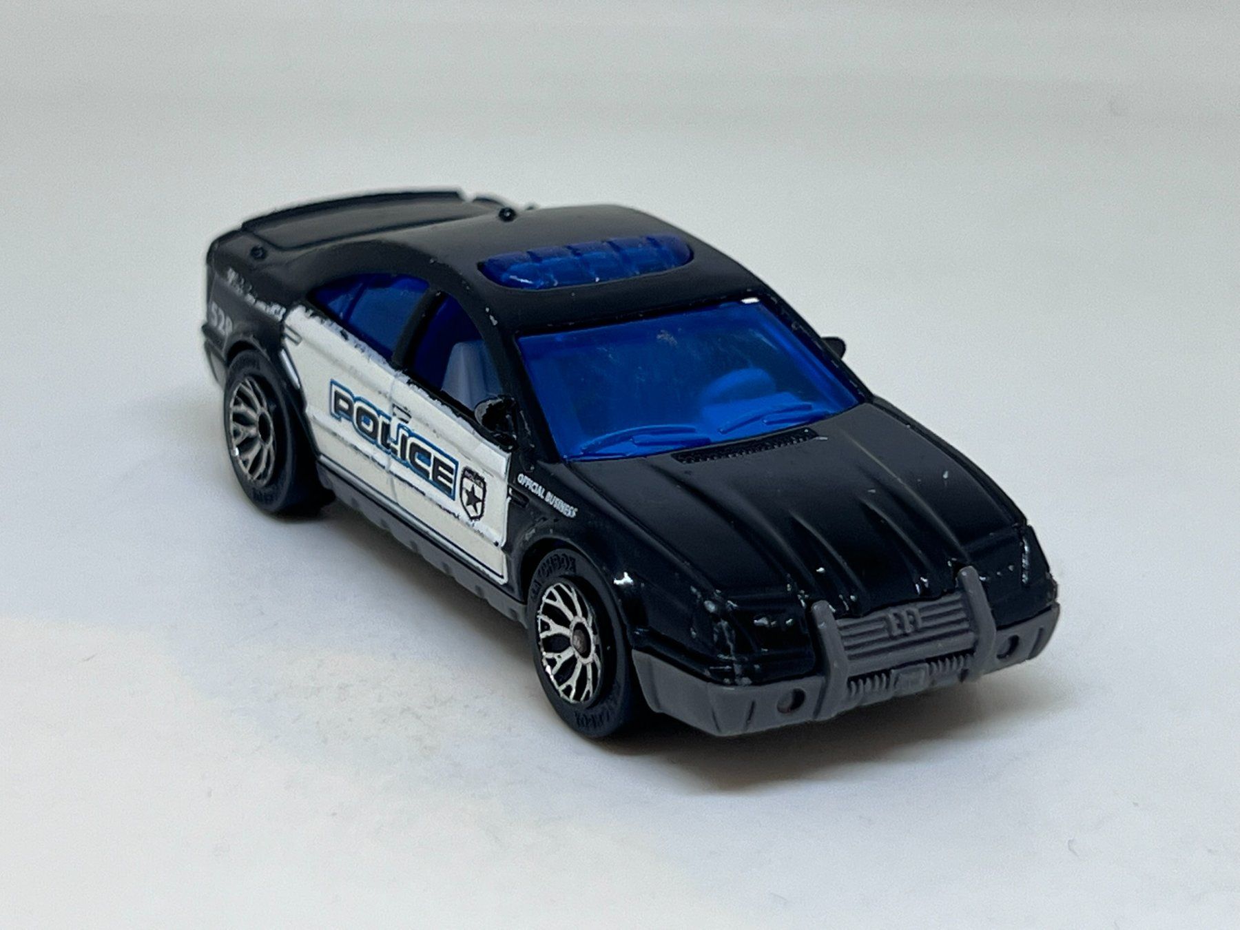 Matchbox Modellini d'auto: Matchbox Police Car #735 – Usato da Wildegg venduto da LaaBoutique