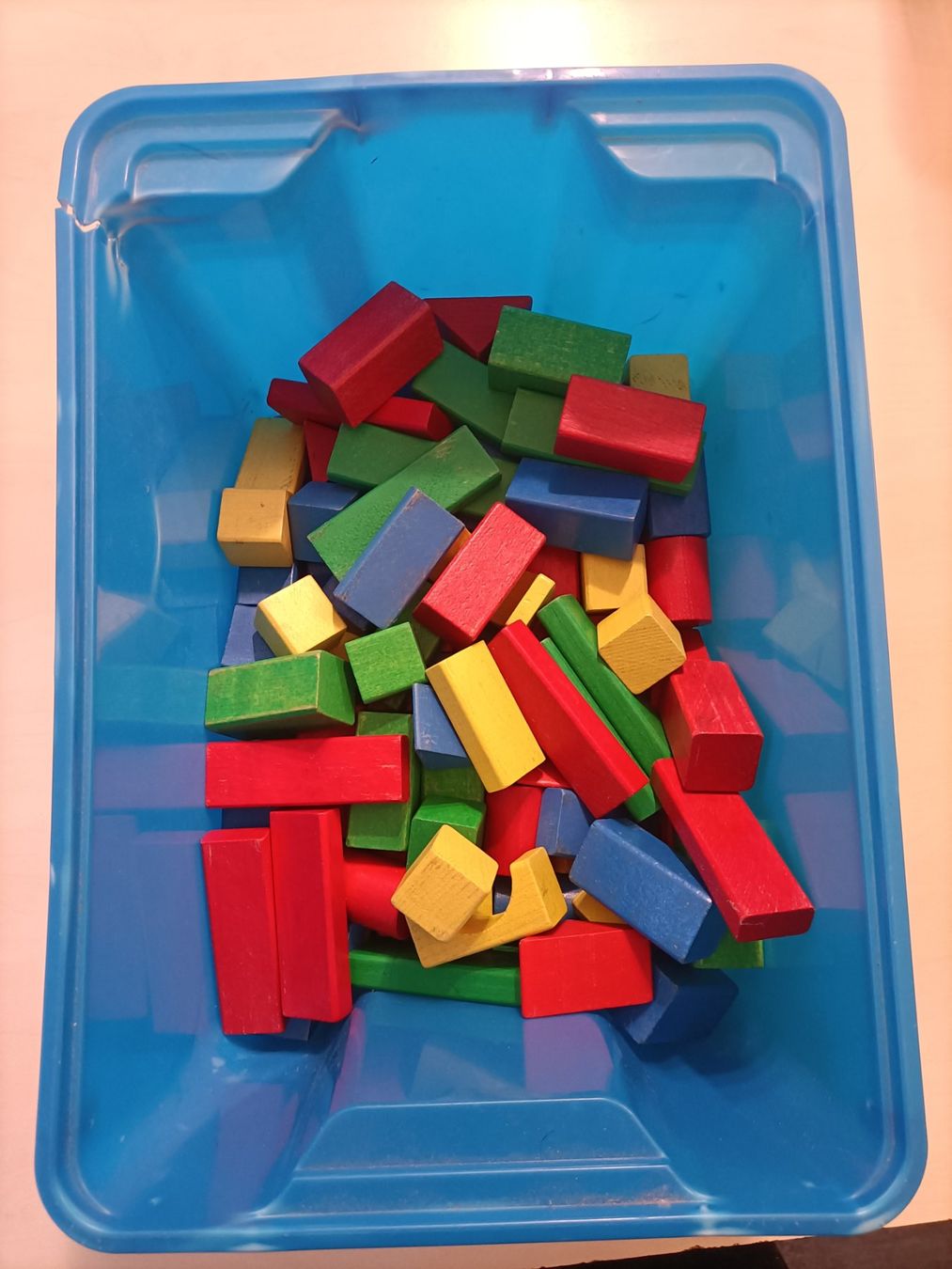 Giocattoli: Holzbausteine-Box 118 Teile – Usato da Frauenfeld venduto da bea_h8z8