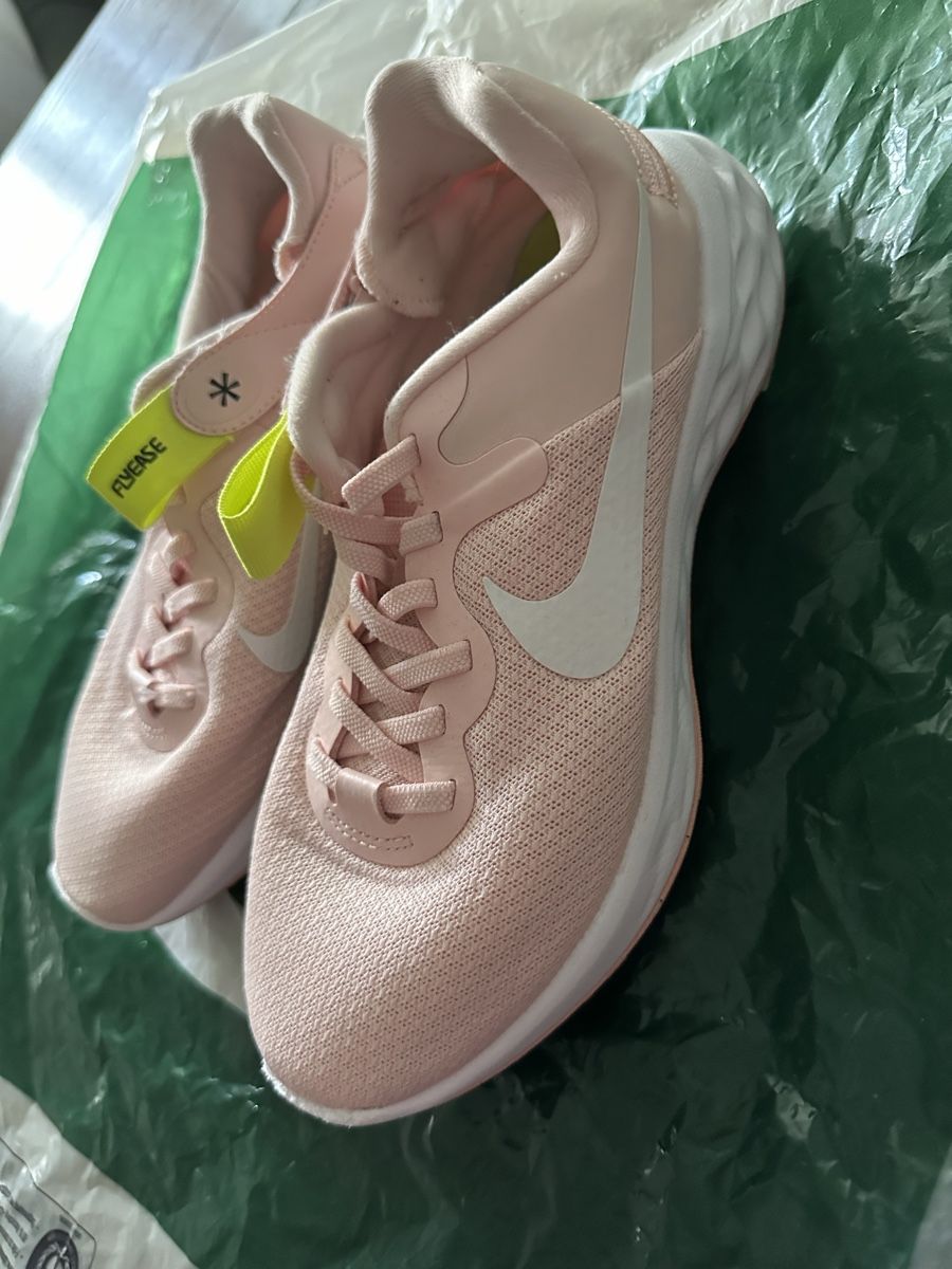 Chaussures filles: Nike Turnschuhe, Gr.38, hellrosa – D'occasion à Neuenhof par prada010 1