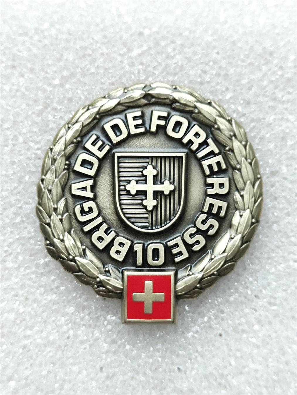 Placchette & Badge: Béretemblem Festungsbrigade 10 – Usato da Bauma venduto da SwissMilitaria