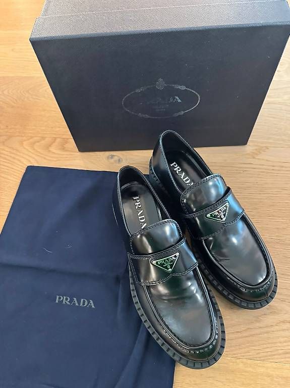 Damenschuhe: Prada Loafer Schuhe – Gebraucht aus Luzern von per_mxf5