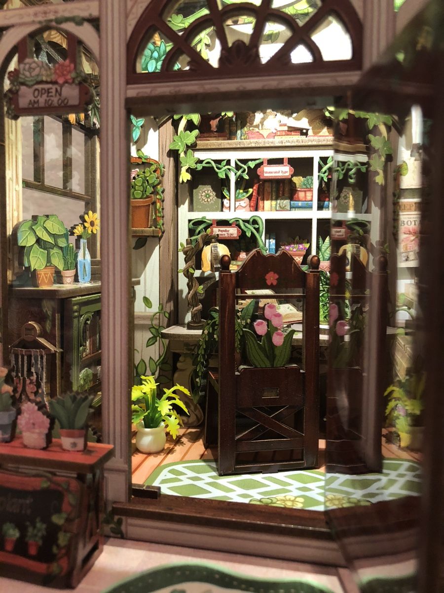 Tutte le decorazioni: Green Life Bookshop - Book Nook – Usato da Zollikofen venduto da DelNero 2