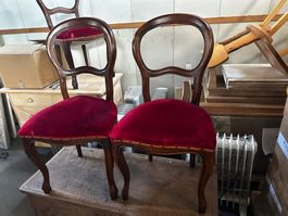 4 elegante Vintage-Holzstühle
