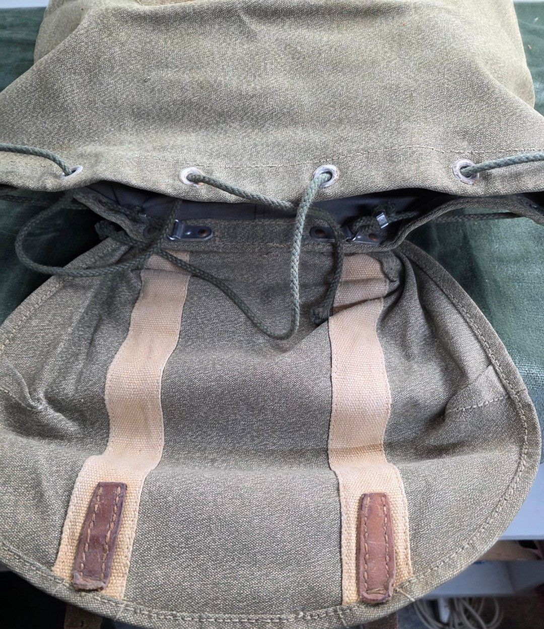 Schweizer Armee Zaini: Schweizer Armee Rucksack – Canvas & Leder – Usato da Flums venduto da Flumsantik 4