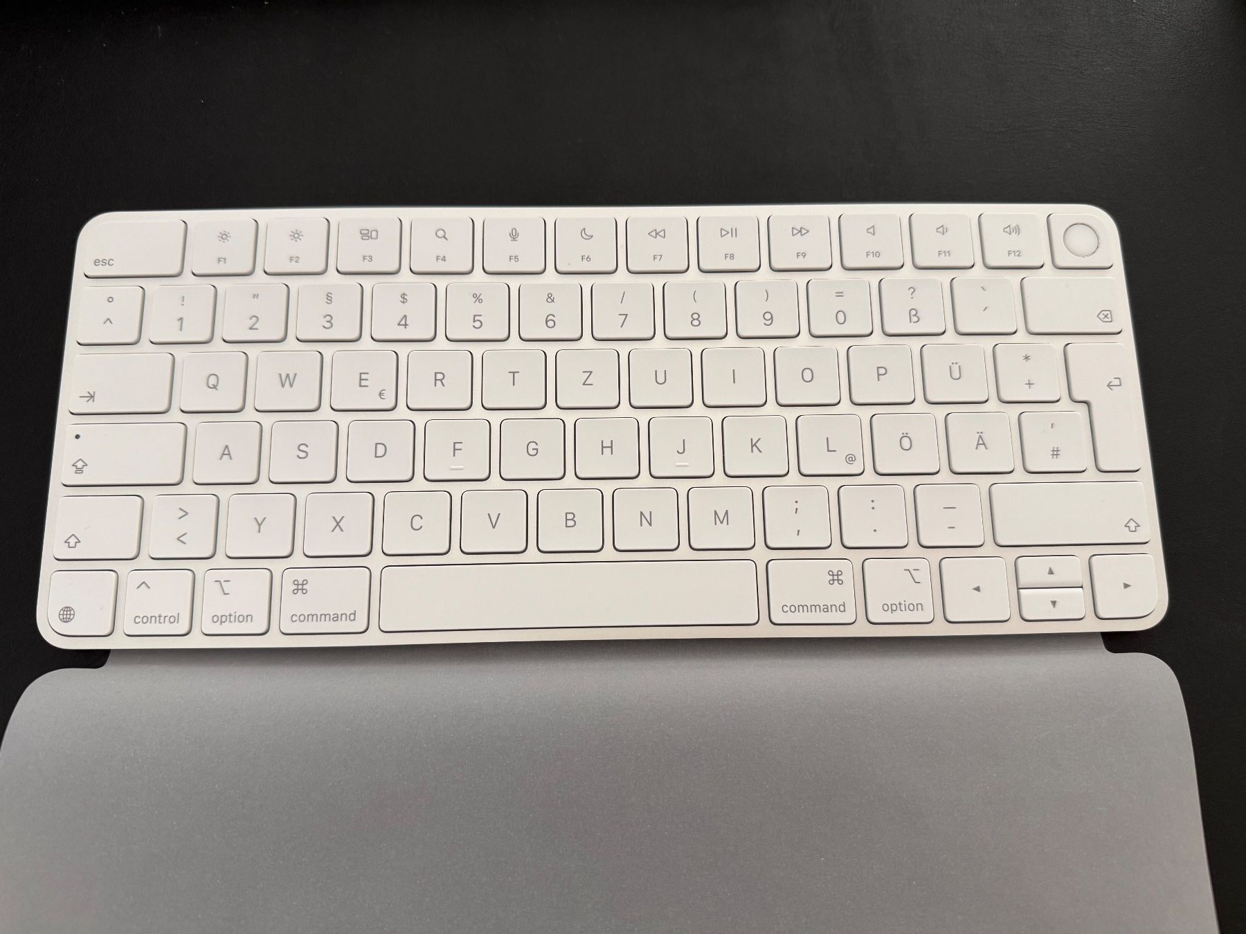 Apple Tastiere: Apple Magic Keyboard Touch ID - Deutsches Layout – Nuovo (secondo la descrizione) da Grüsch venduto da Speed_demon 1