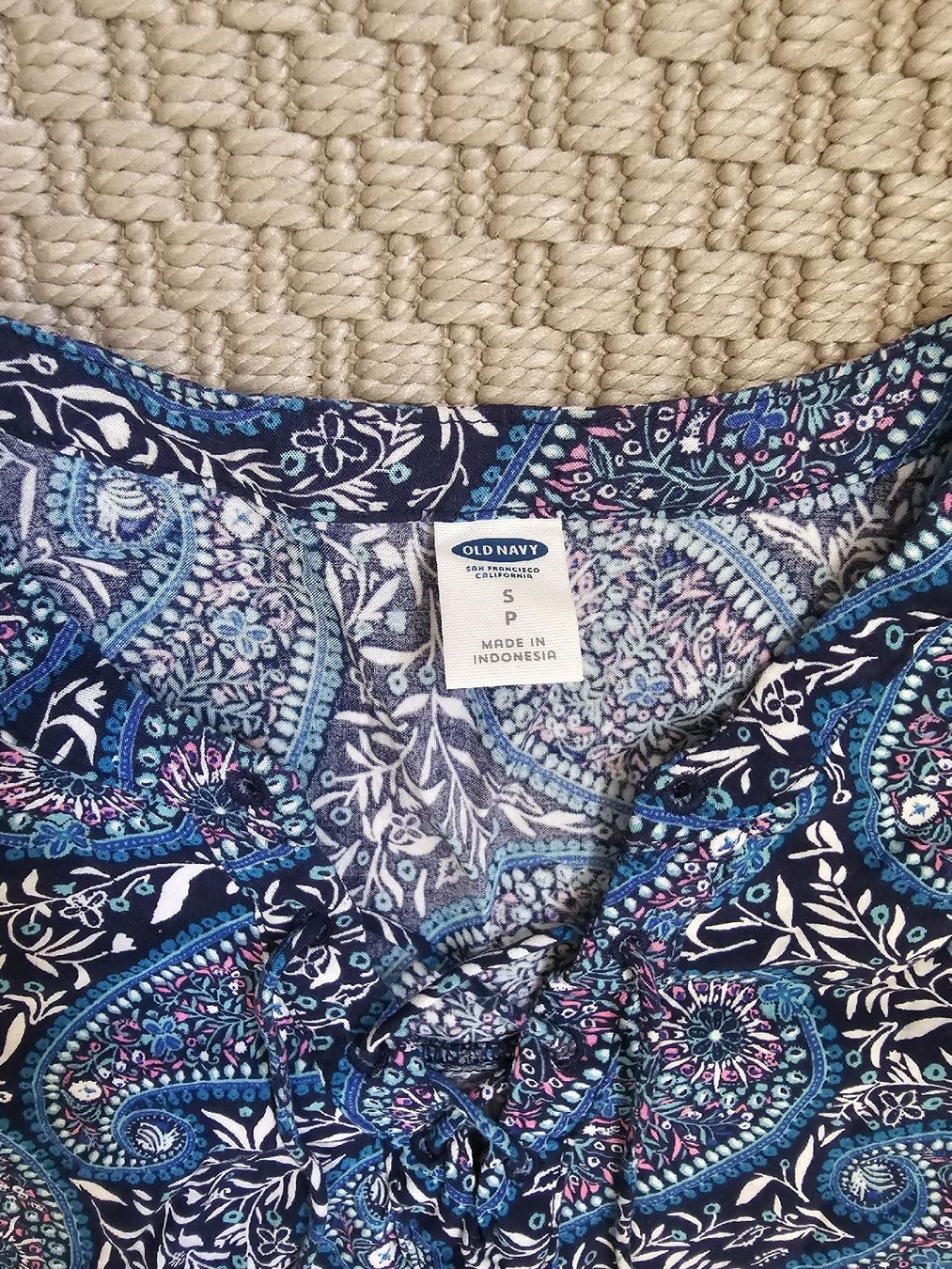 T-Shirts: Old Navy Blouse Short Sleeve Size S – Gebraucht aus Willisau von ber_jk2k
