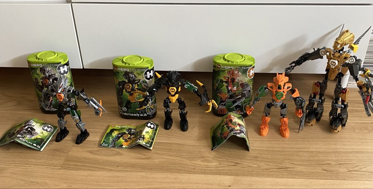 Lego Kit di costruzioni: 4 Lego Hero Factory Figuren mit Box – Usato da Muri (AG) venduto da finduso