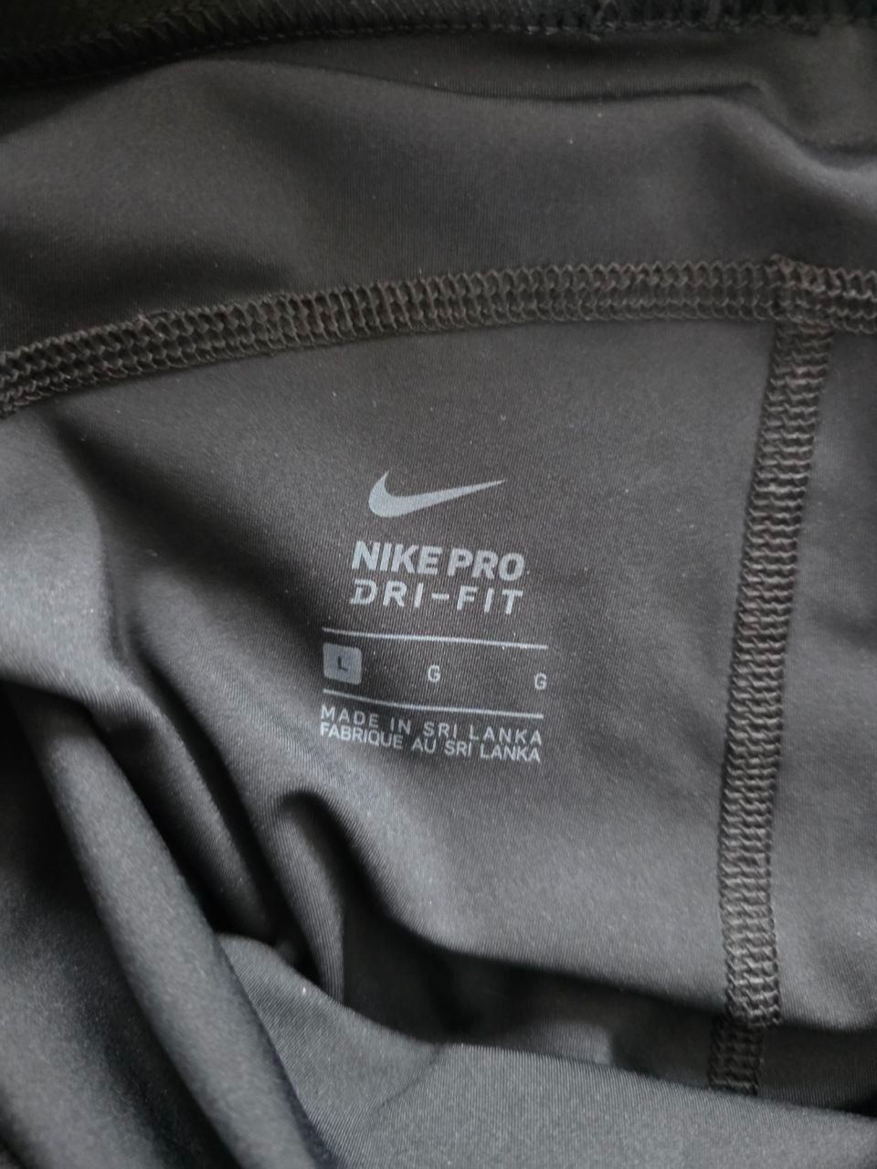 Nike Pantaloni: Sporthosen Set Gr. M  Nke – Usato da Maur venduto da Edsch 2
