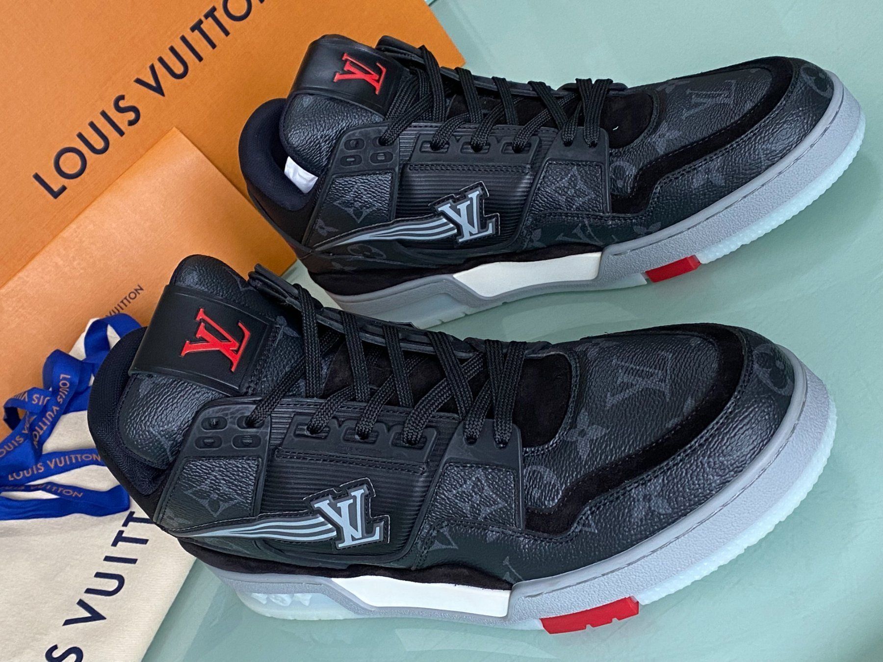 Louis Vuitton Scarpe da uomo: LOUIS VUITTON Eclipse Monogramm Leder Mid Sneakers 43.5 NEU – Nuovo e nell'imballaggio originale da Kreuzlingen venduto da kruezbiz 8