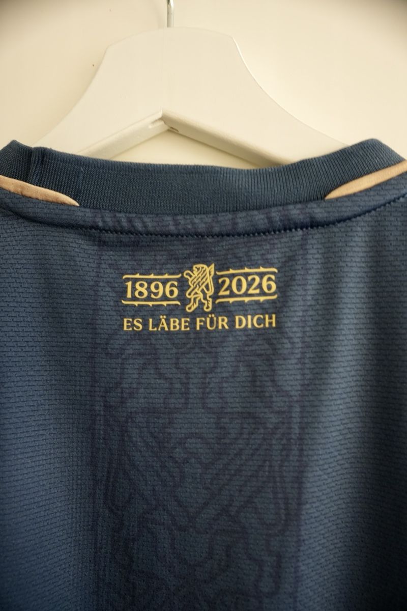 Canottiere & Pantaloni: FCZ Jubiläumsshirt, Grösse M – Usato da Staad SG venduto da 12zurich12 2
