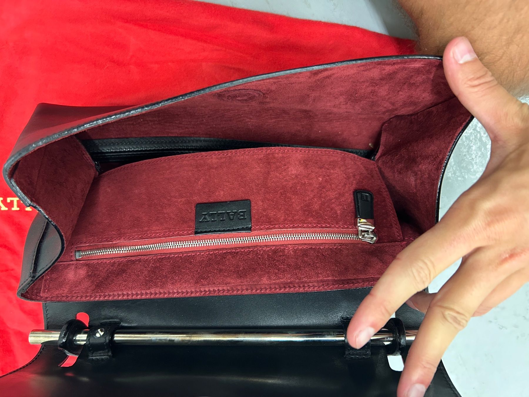 Bally Sacs femmes: Bally Lederhandtasche UmhängeTasche mit Beutel – D'occasion à Bern par floorball_zoro 4