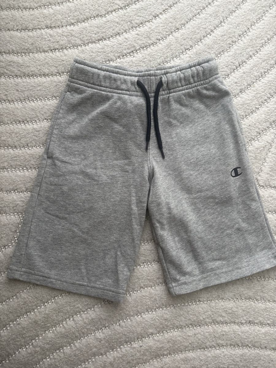 Pantaloni: Champion Sportshorts 104/110 – Usato da Lachen SZ venduto da Lina1989