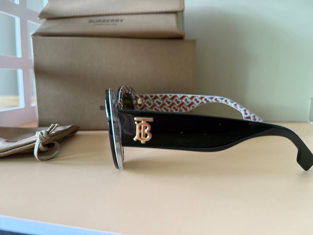 Burberry Occhiali & Lenti: Burberry Sonnenbrille Original Neu – Usato da Adligenswil venduto da ecirtaeb74 2